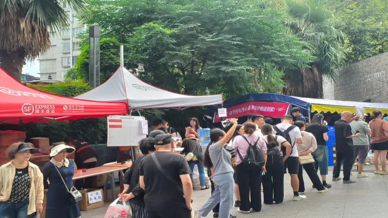 顺丰速运武汉分公司全网点广告帐篷与员工定制伞项目资料项目图片