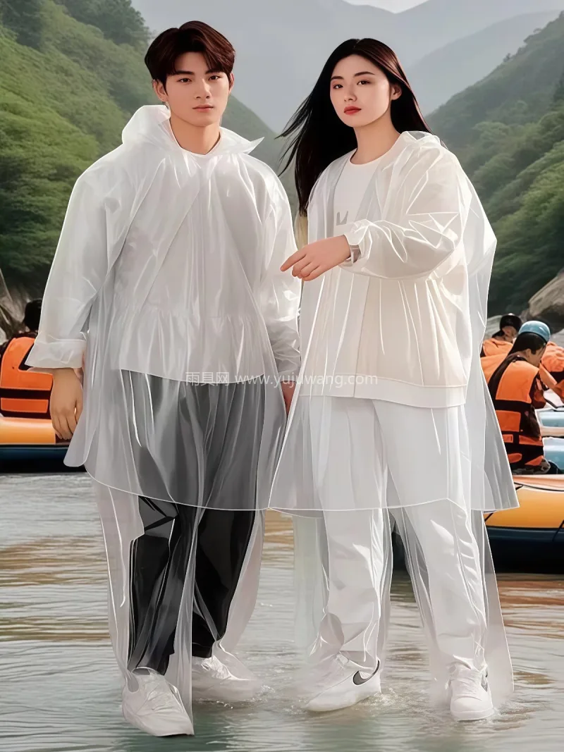 PE材质 · 持久防水 本款漂流专用包脚雨衣由武汉大型雨具厂家直 - 详情图