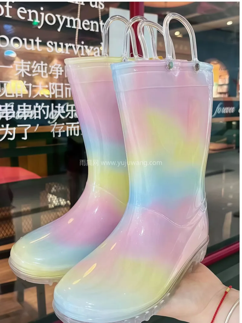 塑胶材质 · 波浪纹防滑纹理 武汉大型雨具供应链供货学生儿童雨鞋，覆盖 - 详情图