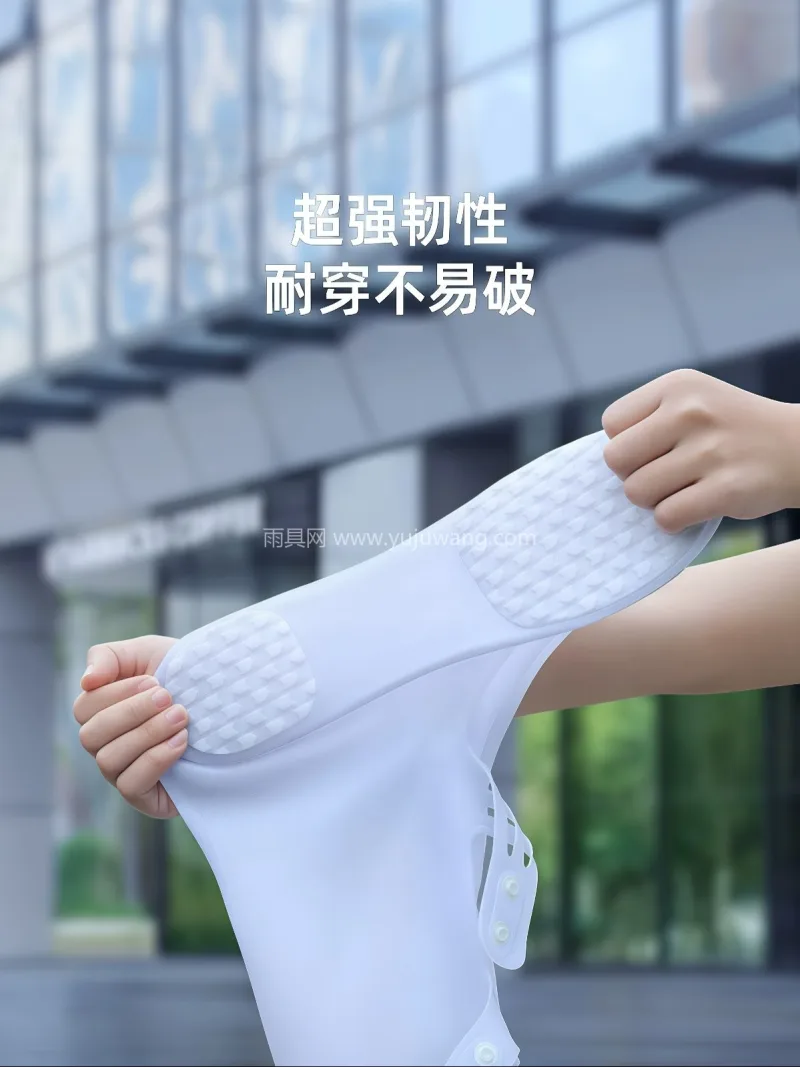 双层加厚鞋底 · PVC材质 · 双排扣 这款新款硅胶雨鞋套，采用加厚柔韧硅胶材质 - 详情图