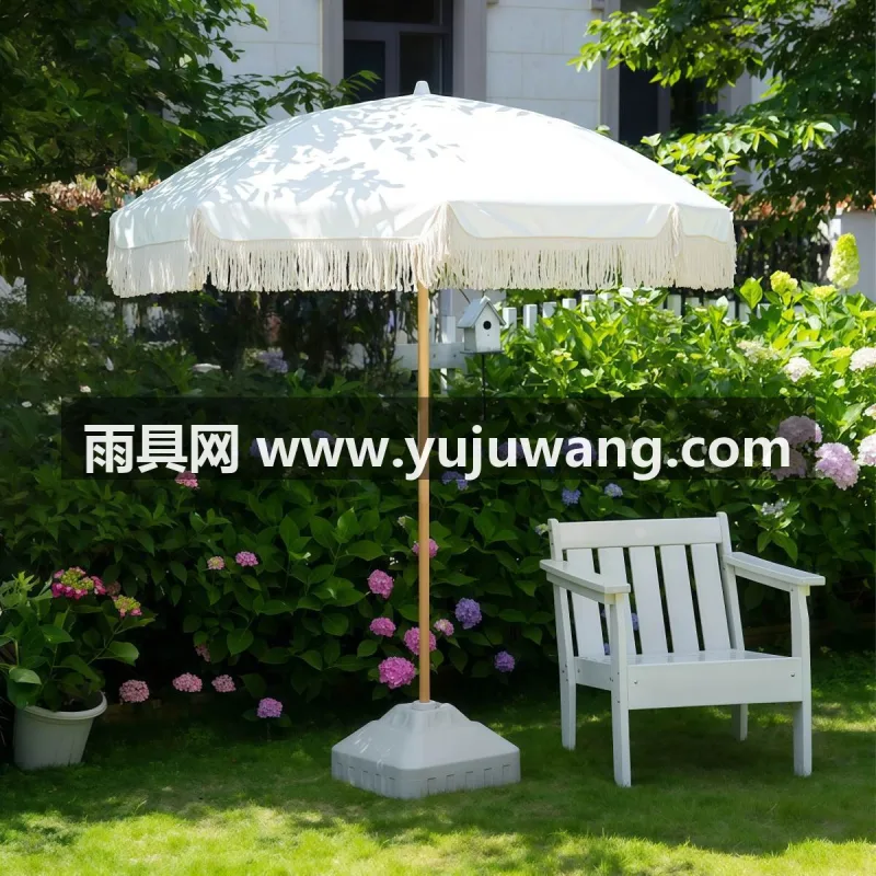 200g高密度防水涤纶布 · 加厚仿木纹铝合金/高碳钢伞杆 · 采用8 骨高韧性玻纤/铝合金伞骨 武汉大型雨具供应链服务商，深耕雨具生产制造领域，主