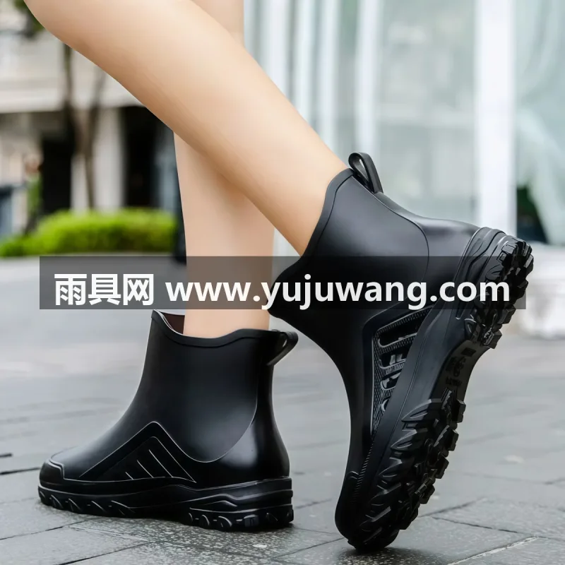 可拆卸加绒内胆 · PVC材质 · 防滑加厚鞋底 武汉大型雨具供应链供货德系精工女款雨鞋，覆盖中短筒
