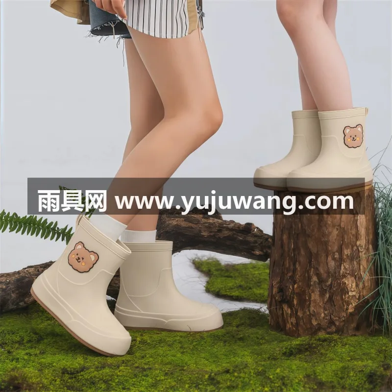 塑胶鞋底 · 一体成型工艺 武汉大型雨具供应链供货亲子款雨鞋，包含女款成人与可