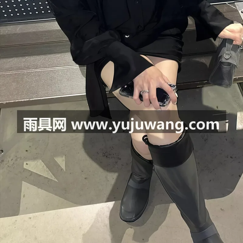天然橡胶材质 · 环保新料 · 一体成型 武汉大型雨具供应链供货女士长筒户外雨靴，专为雨林徒