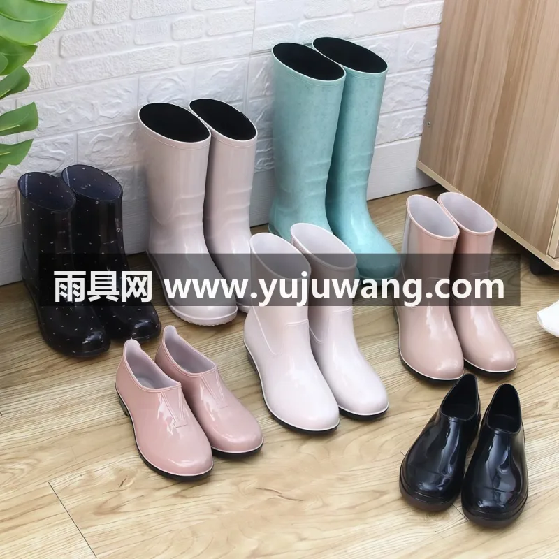 PVC材质 · 网纱内里 · 凹凸鞋底纹理 武汉大型雨具供应链供货女士时尚雨鞋，多款式多筒高可