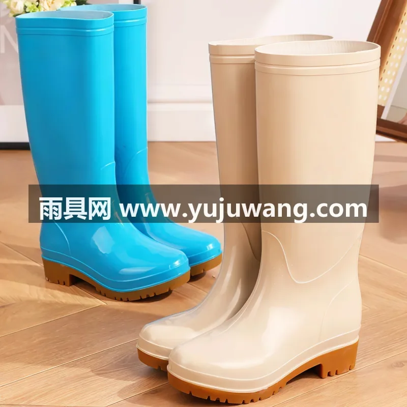PVC材质 · 鞋底防滑纹理 武汉大型雨具供应链供货大号女款高筒雨靴，专为大码脚