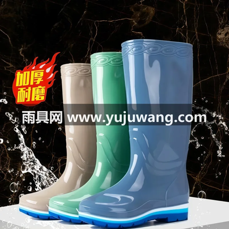 PVC塑料 · 加厚鞋底 · 反光设计 这款女士夹棉保暖雨靴，分为短筒、中筒两种版型，采用