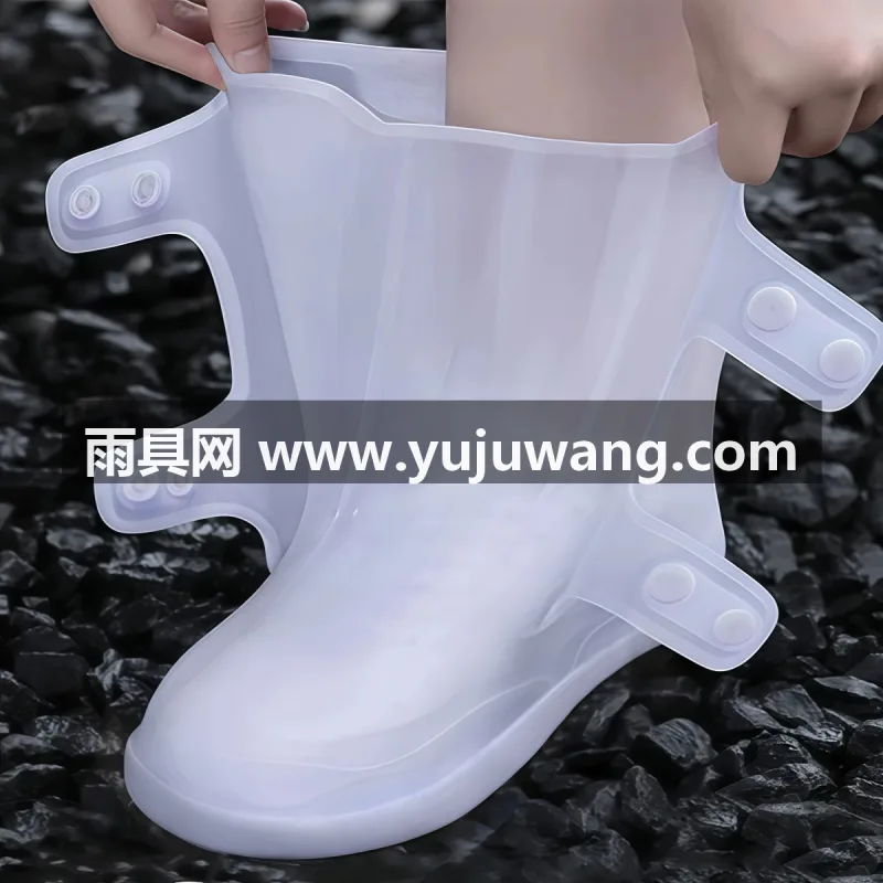 双层加厚鞋底 · PVC材质 · 双排扣大开口 这款新款硅胶雨鞋套，采用加厚柔韧硅胶材质一体制成，