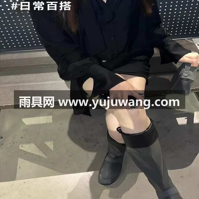 荔枝纹护口 · 天然橡胶底 本款高筒可折叠女士雨水靴，为武汉大型专业雨具源头供