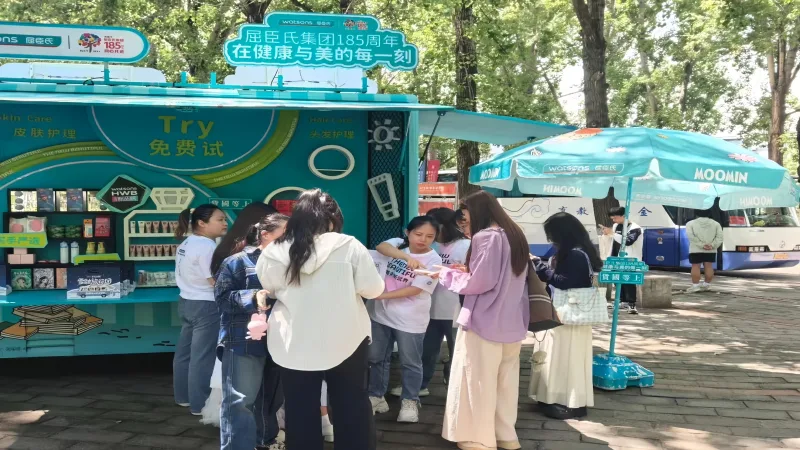 屈臣氏夏日地推活动广告伞与遮阳帐篷定制合作案例项目图片