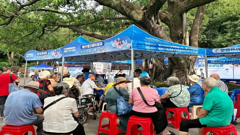 爱尔眼科全国社区义诊地推广告伞与广告帐篷定制合作案例项目图片