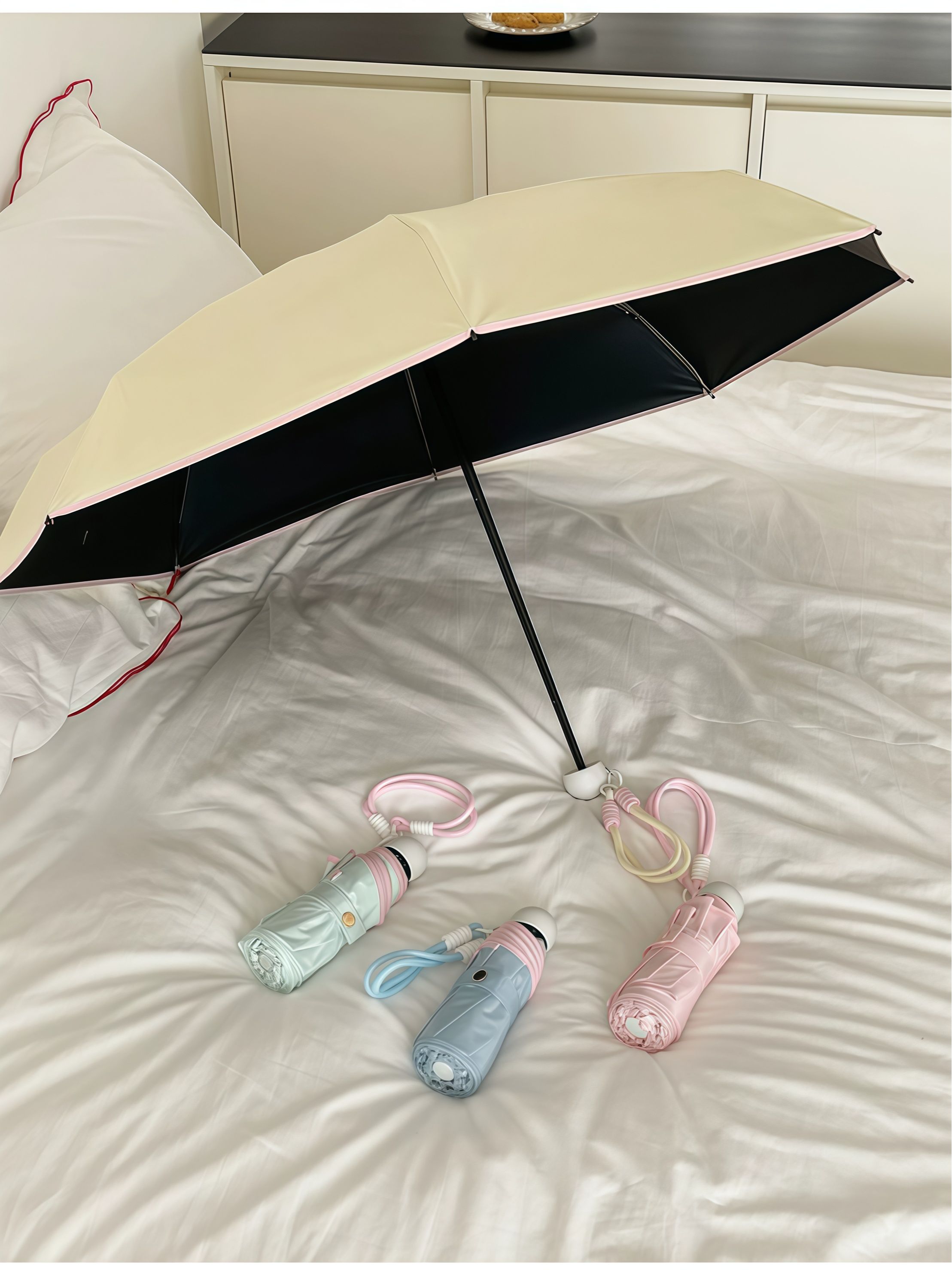小巧便携五折太阳伞雨伞晴雨两用黑胶防晒防紫外线遮阳胶囊伞 - 详情图