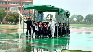 下雨也不怕！武汉厂家为学校定制教师专属移动大伞