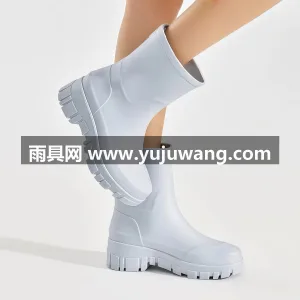 PVC材质 · 一体成型 · 防滑纹路 武汉大型雨具供应链供货女士户外雨靴，中筒 图2