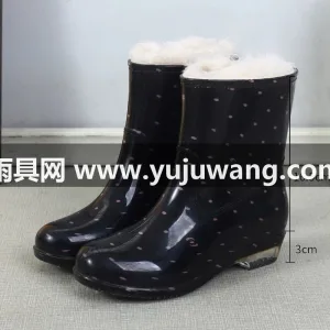 PVC材质 · 网纱内里 · 凹凸鞋底纹 武汉大型雨具供应链供货女士时尚雨鞋，多款 图6