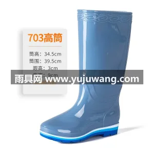PVC塑料 · 加厚鞋底 · 反光设计 这款女士夹棉保暖雨靴，分为短筒、中筒两种 图4