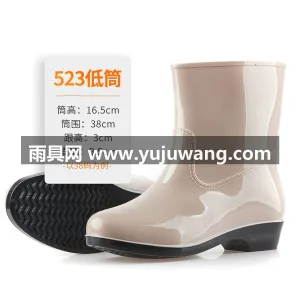 PVC塑料 · 加厚鞋底 · 反光设计 这款女士夹棉保暖雨靴，分为短筒、中筒两种 图6