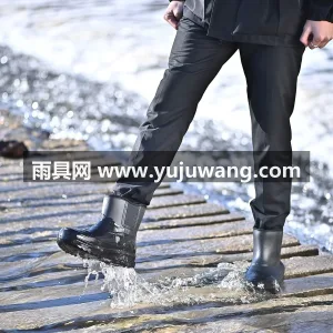 仿生壁虎吸盘 · 一体成型工艺 本款专业厨师专用雨鞋短靴，为武汉大型专业 图2