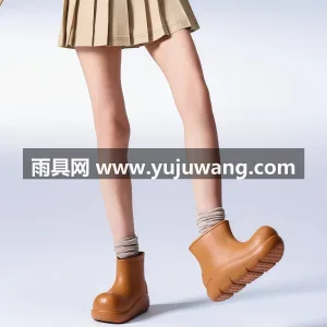 EVA鞋底，防滑减震 · 一体成型工艺 本款 2026 新款厚底增高防水雨靴，为 图3