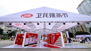 卫龙辣条全国 · 辣味狂欢 · 地推活动广告帐篷与促销广告伞定制案例项目图片